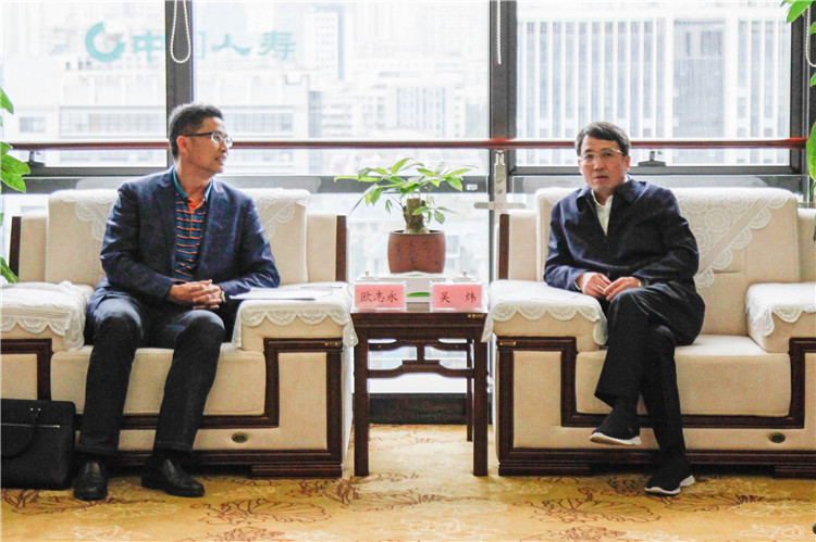 医生掀开奶罩边躁边狠狠躁视频