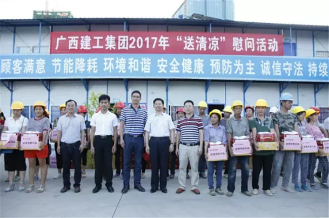 医生掀开奶罩边躁边狠狠躁视频