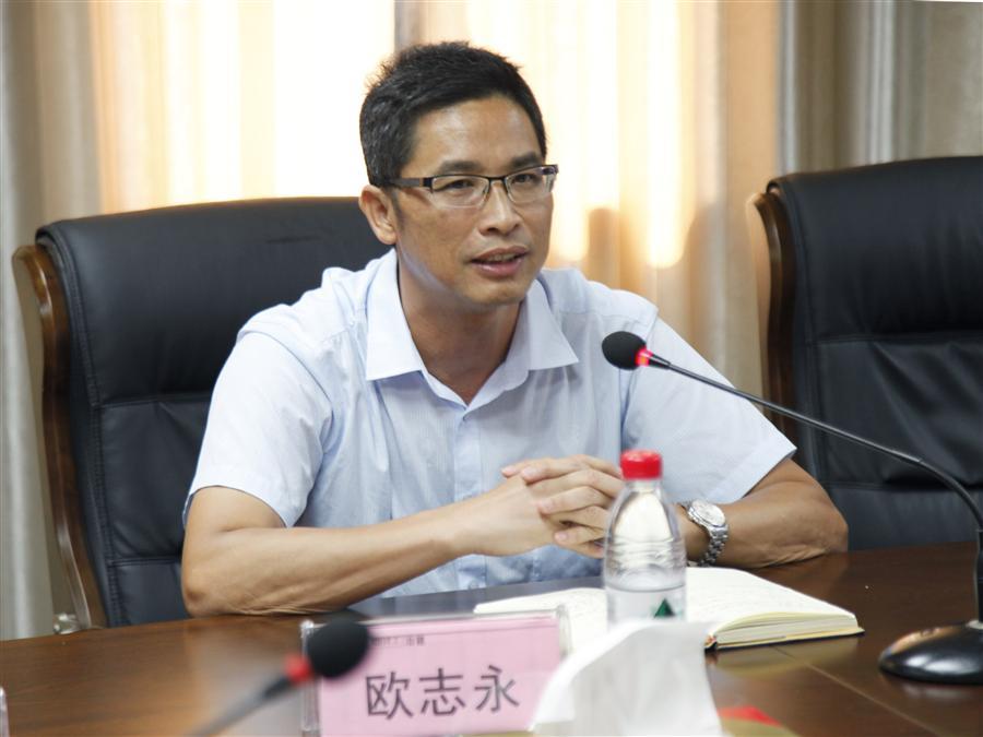 医生掀开奶罩边躁边狠狠躁视频