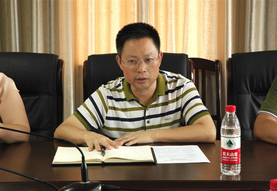 医生掀开奶罩边躁边狠狠躁视频