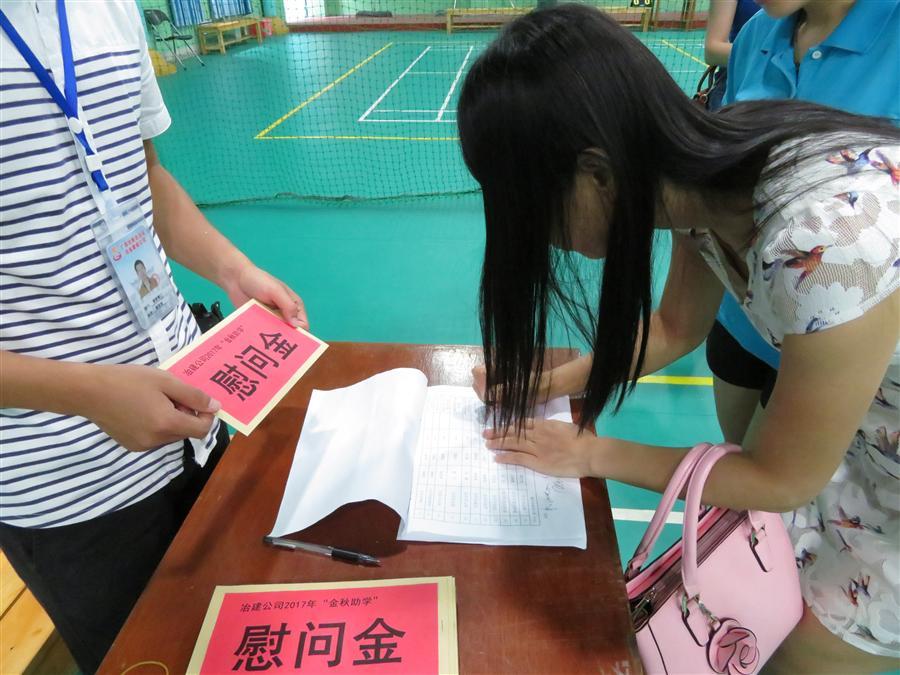 医生掀开奶罩边躁边狠狠躁视频