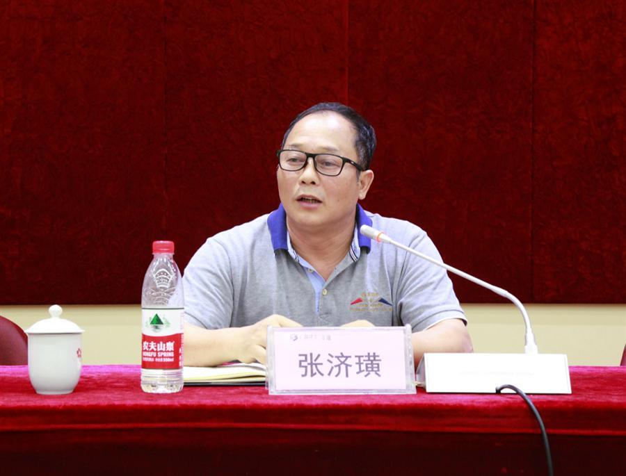医生掀开奶罩边躁边狠狠躁视频