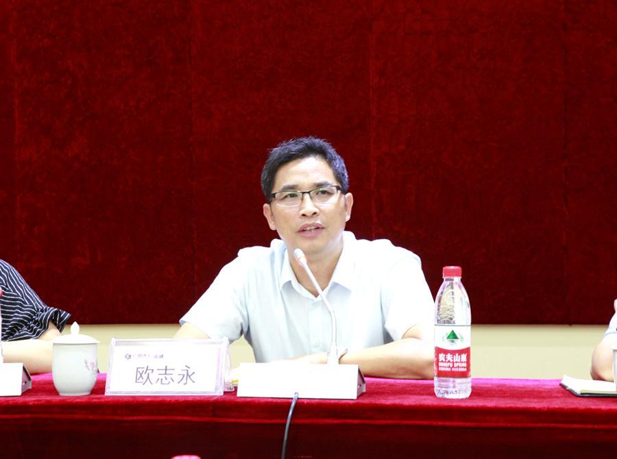 医生掀开奶罩边躁边狠狠躁视频