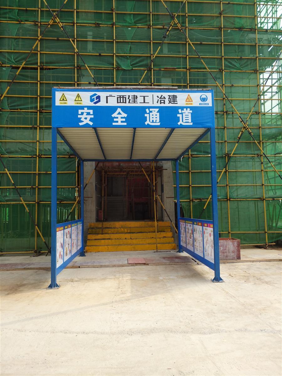 医生掀开奶罩边躁边狠狠躁视频