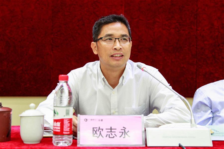 医生掀开奶罩边躁边狠狠躁视频