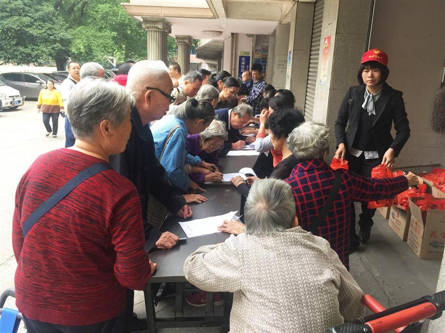 医生掀开奶罩边躁边狠狠躁视频