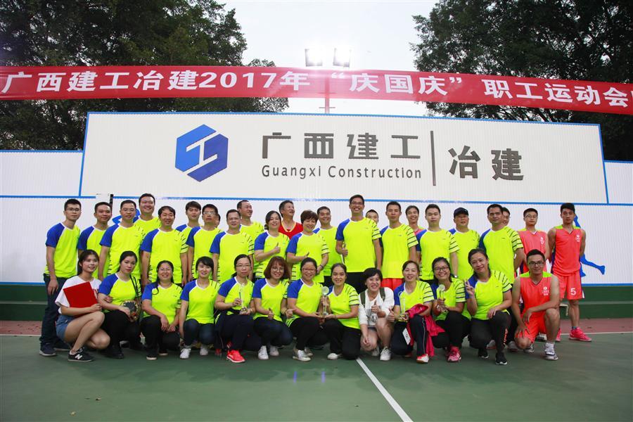 医生掀开奶罩边躁边狠狠躁视频