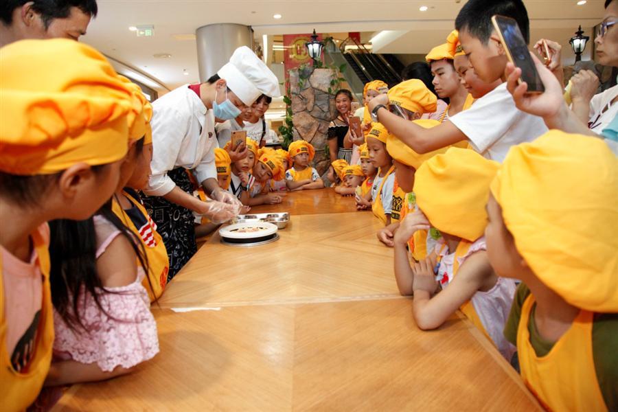 医生掀开奶罩边躁边狠狠躁视频
