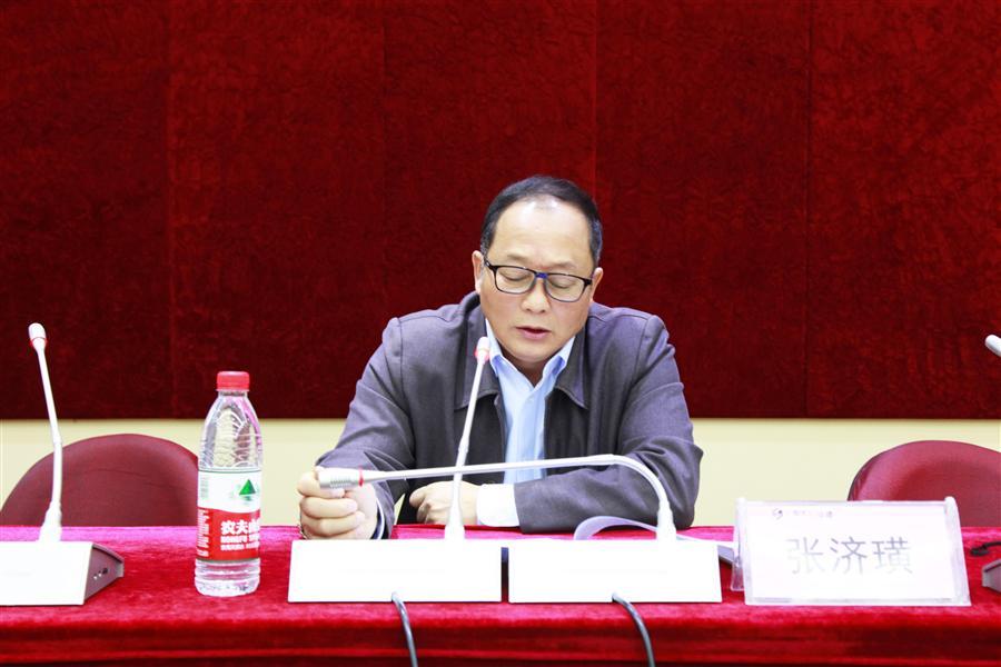 医生掀开奶罩边躁边狠狠躁视频