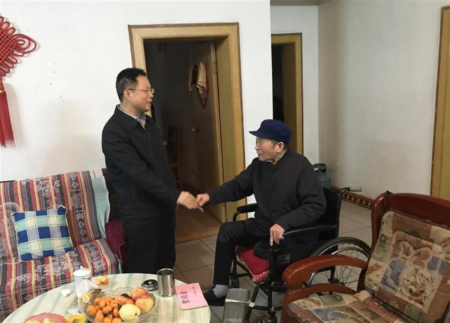 医生掀开奶罩边躁边狠狠躁视频