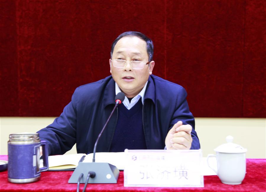 医生掀开奶罩边躁边狠狠躁视频