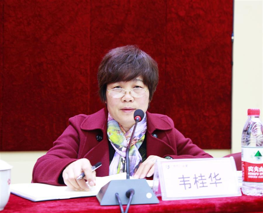 医生掀开奶罩边躁边狠狠躁视频