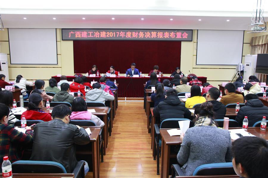 医生掀开奶罩边躁边狠狠躁视频