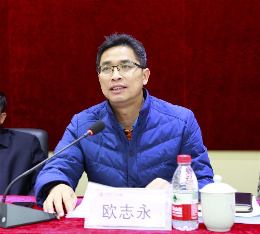 医生掀开奶罩边躁边狠狠躁视频