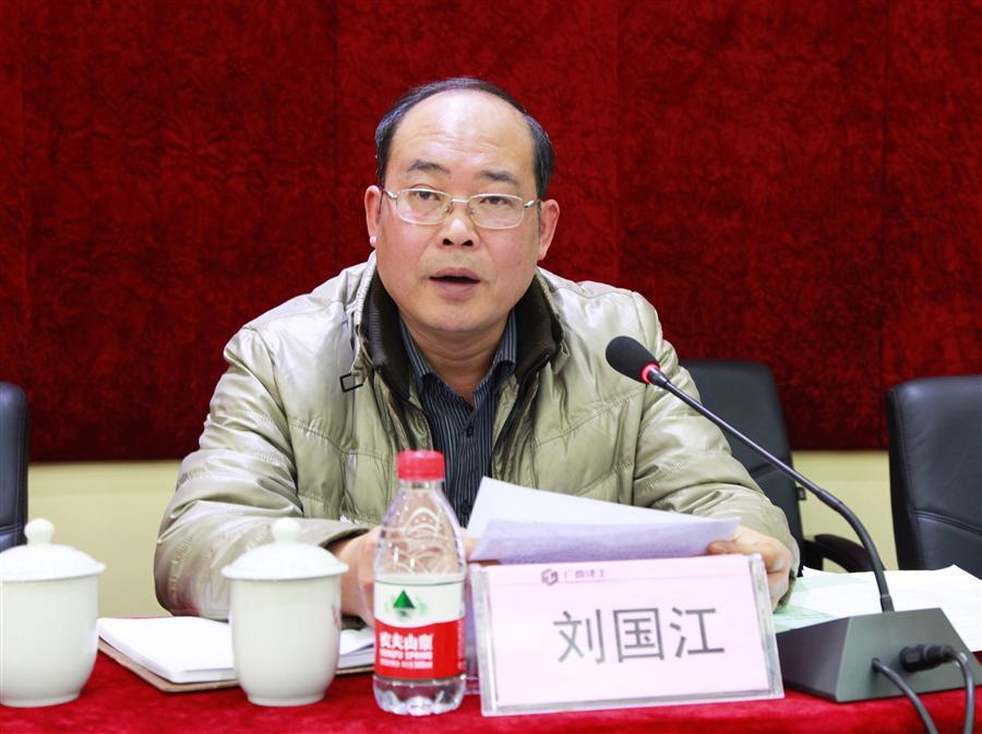 医生掀开奶罩边躁边狠狠躁视频