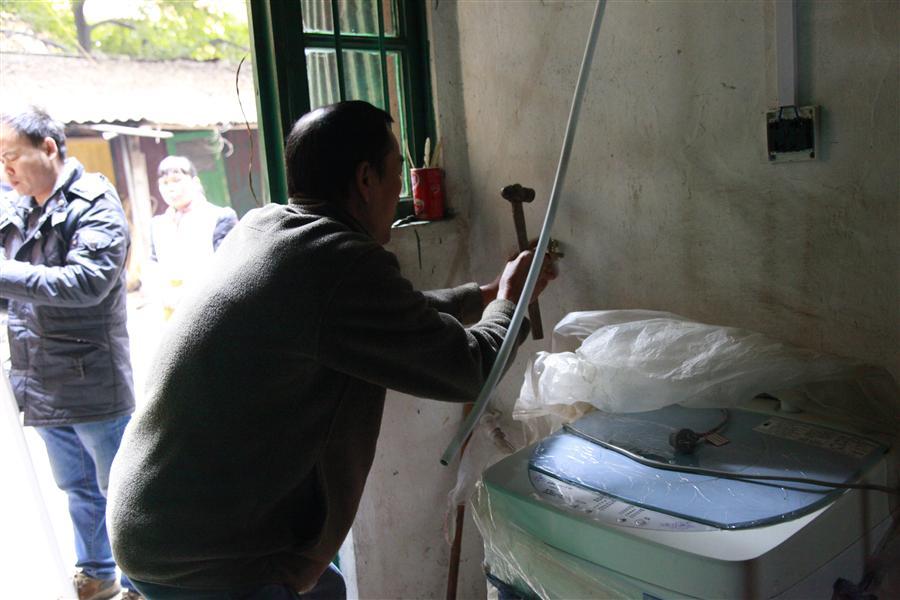 医生掀开奶罩边躁边狠狠躁视频