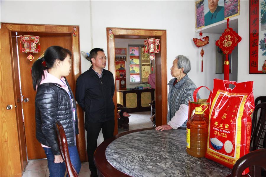 医生掀开奶罩边躁边狠狠躁视频