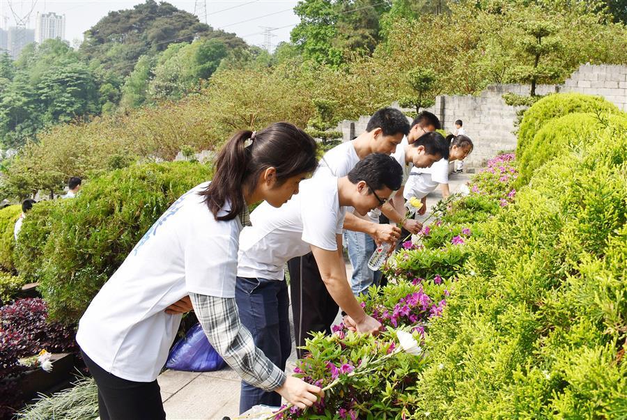 医生掀开奶罩边躁边狠狠躁视频