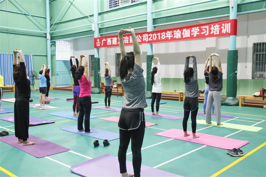 医生掀开奶罩边躁边狠狠躁视频