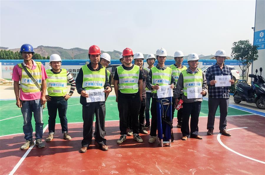 医生掀开奶罩边躁边狠狠躁视频