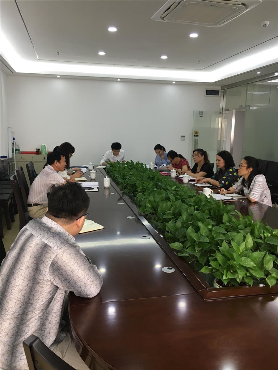 医生掀开奶罩边躁边狠狠躁视频
