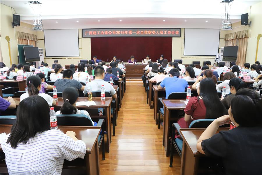 医生掀开奶罩边躁边狠狠躁视频
