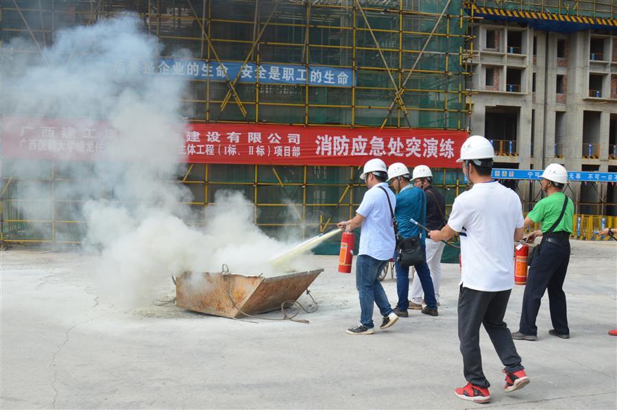 医生掀开奶罩边躁边狠狠躁视频