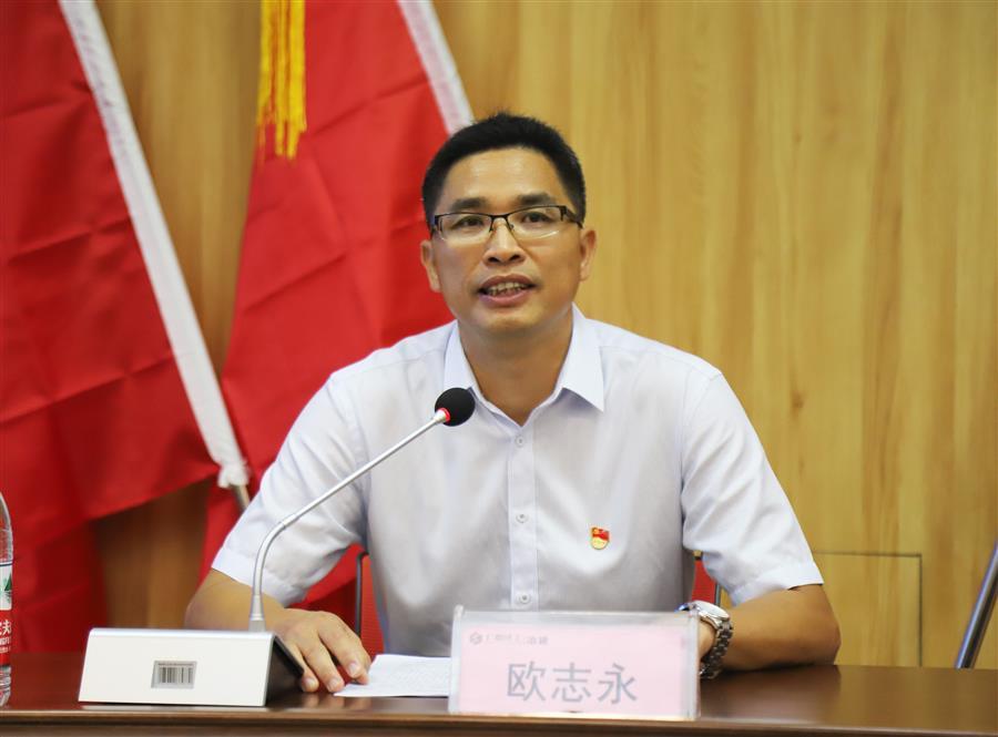 医生掀开奶罩边躁边狠狠躁视频