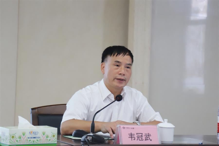 医生掀开奶罩边躁边狠狠躁视频