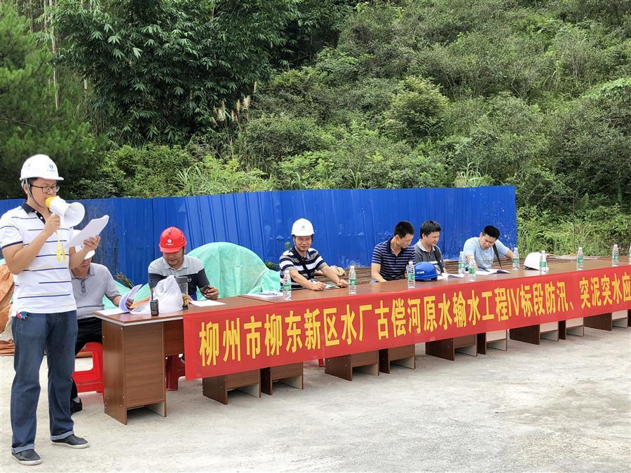 医生掀开奶罩边躁边狠狠躁视频