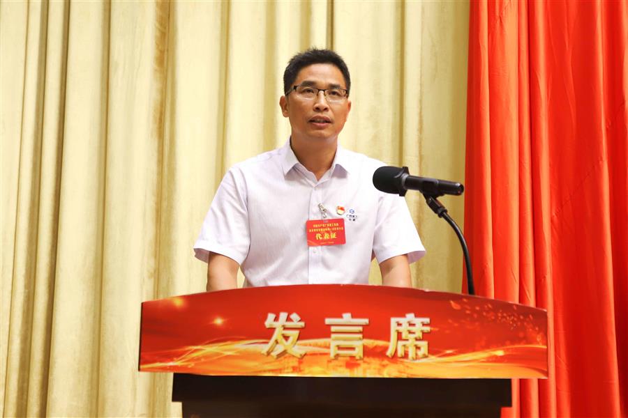 医生掀开奶罩边躁边狠狠躁视频