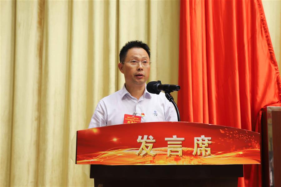 医生掀开奶罩边躁边狠狠躁视频