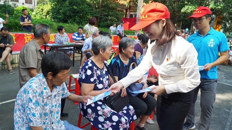 医生掀开奶罩边躁边狠狠躁视频
