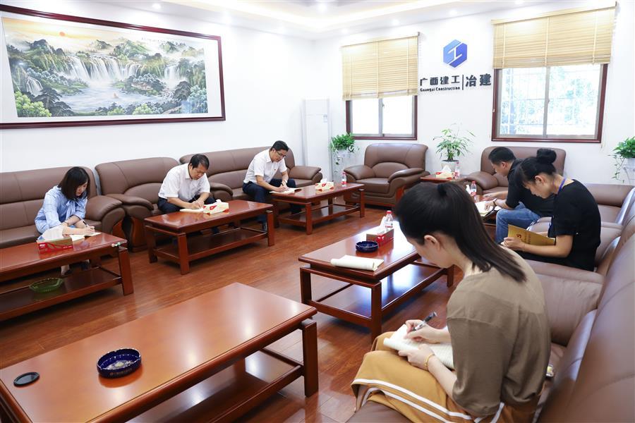 医生掀开奶罩边躁边狠狠躁视频