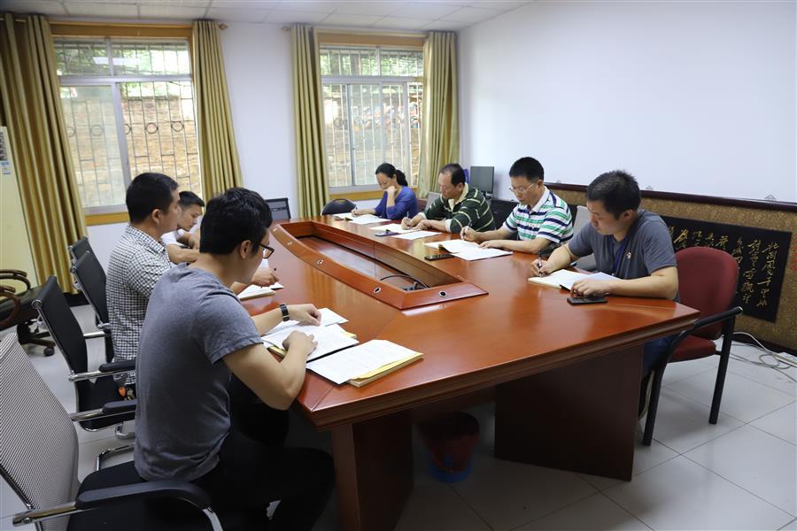 医生掀开奶罩边躁边狠狠躁视频