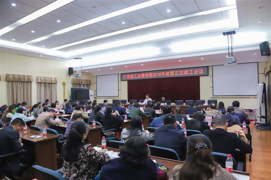 医生掀开奶罩边躁边狠狠躁视频
