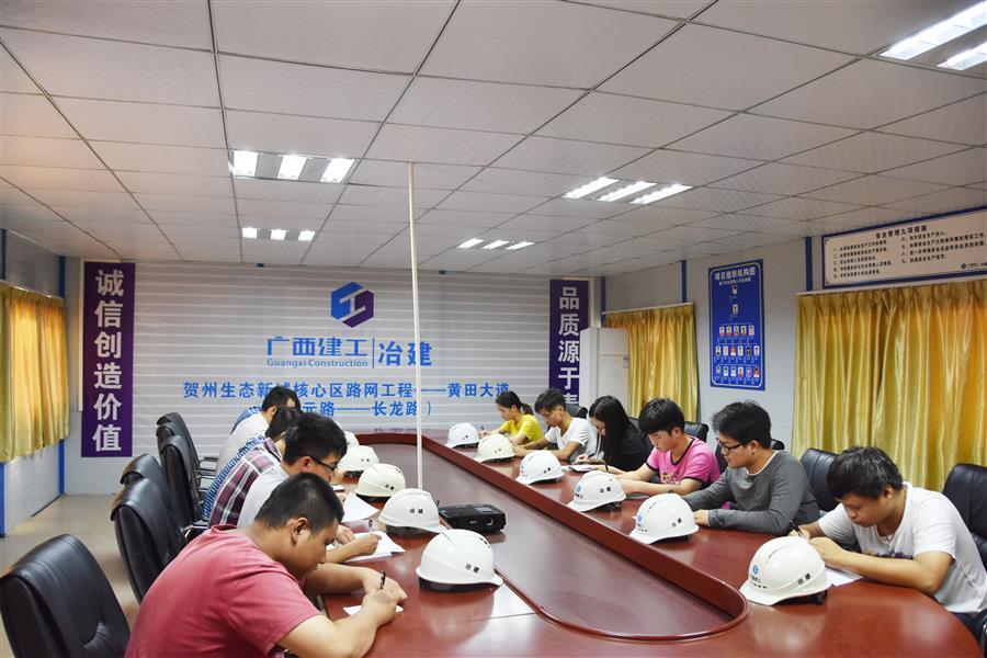 医生掀开奶罩边躁边狠狠躁视频