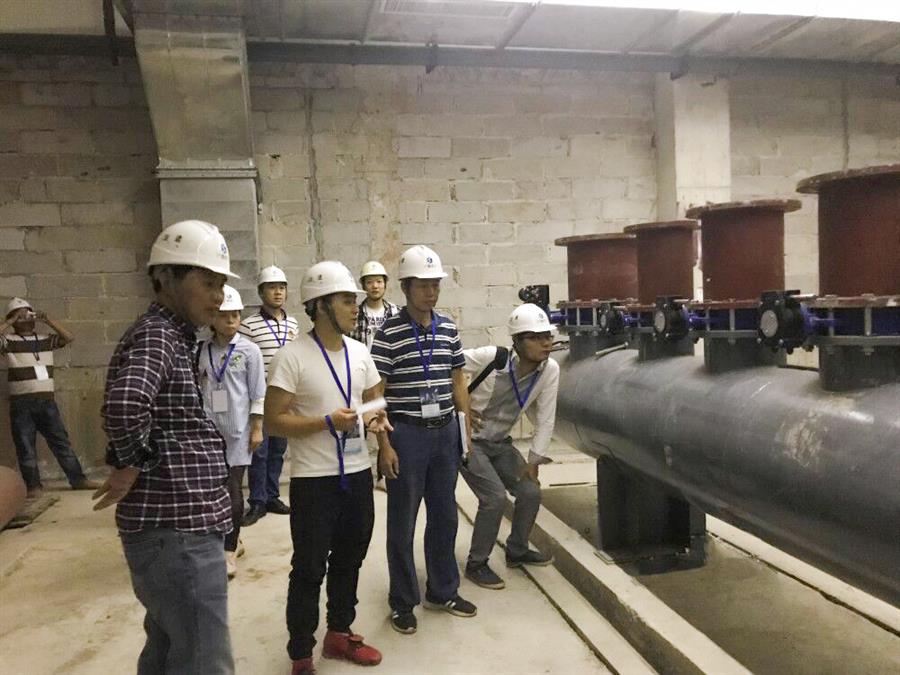 医生掀开奶罩边躁边狠狠躁视频