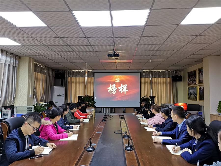 医生掀开奶罩边躁边狠狠躁视频