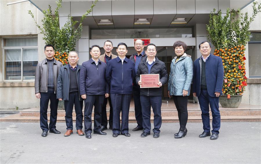 医生掀开奶罩边躁边狠狠躁视频