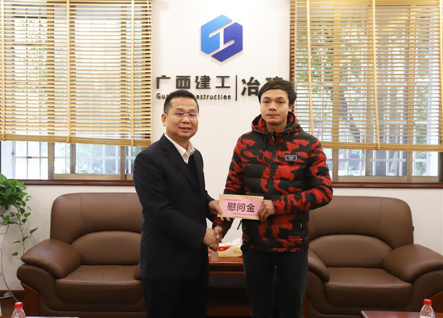 医生掀开奶罩边躁边狠狠躁视频