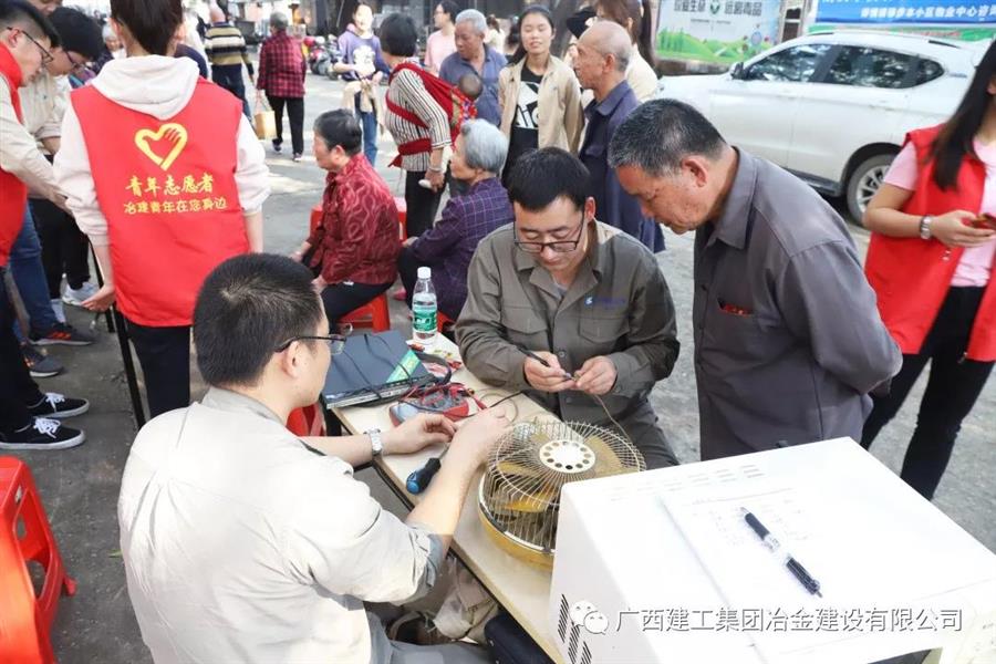 医生掀开奶罩边躁边狠狠躁视频