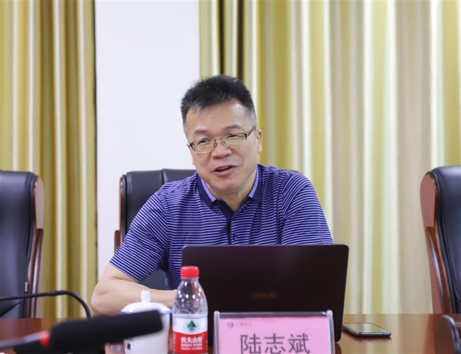 医生掀开奶罩边躁边狠狠躁视频