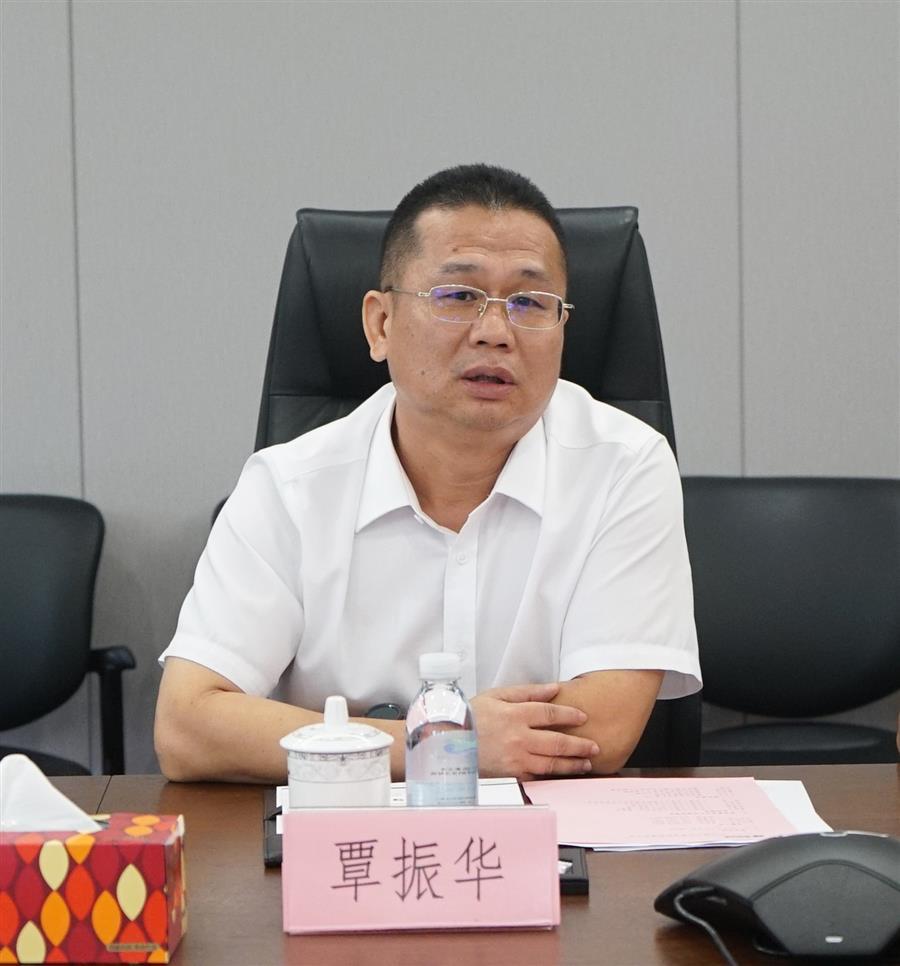 医生掀开奶罩边躁边狠狠躁视频