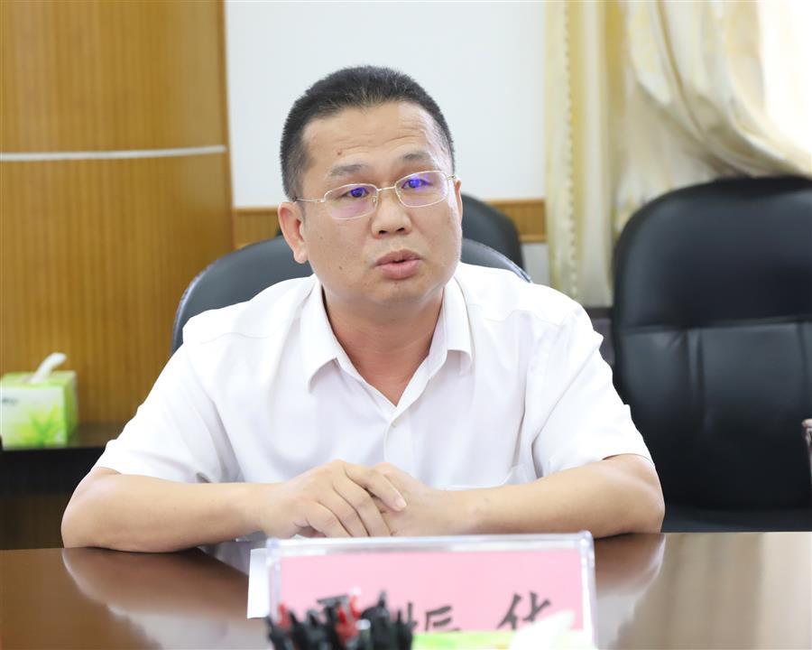 医生掀开奶罩边躁边狠狠躁视频