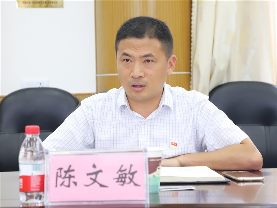 医生掀开奶罩边躁边狠狠躁视频