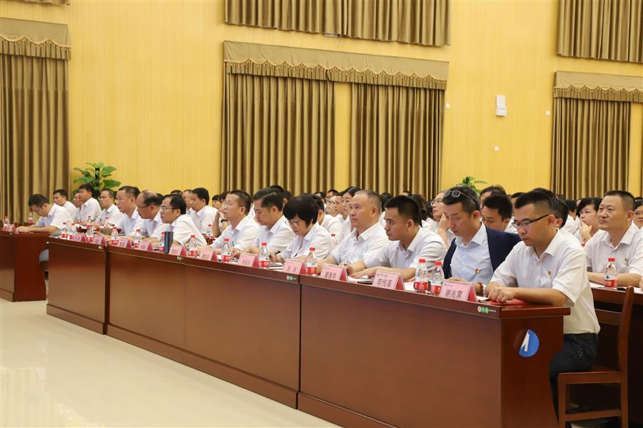 医生掀开奶罩边躁边狠狠躁视频