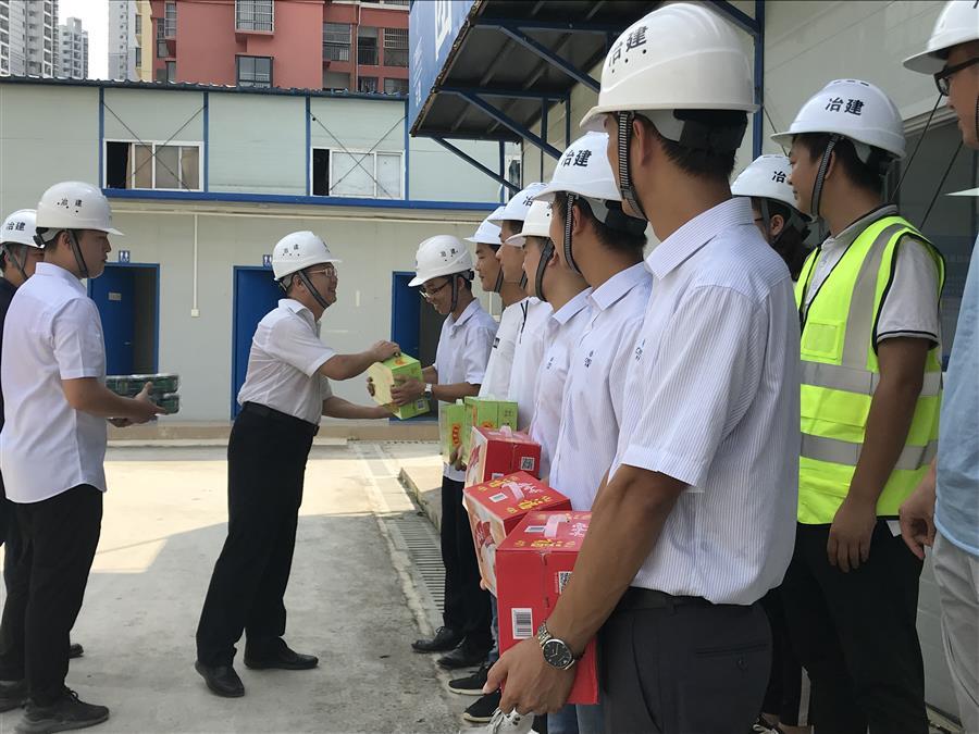 医生掀开奶罩边躁边狠狠躁视频