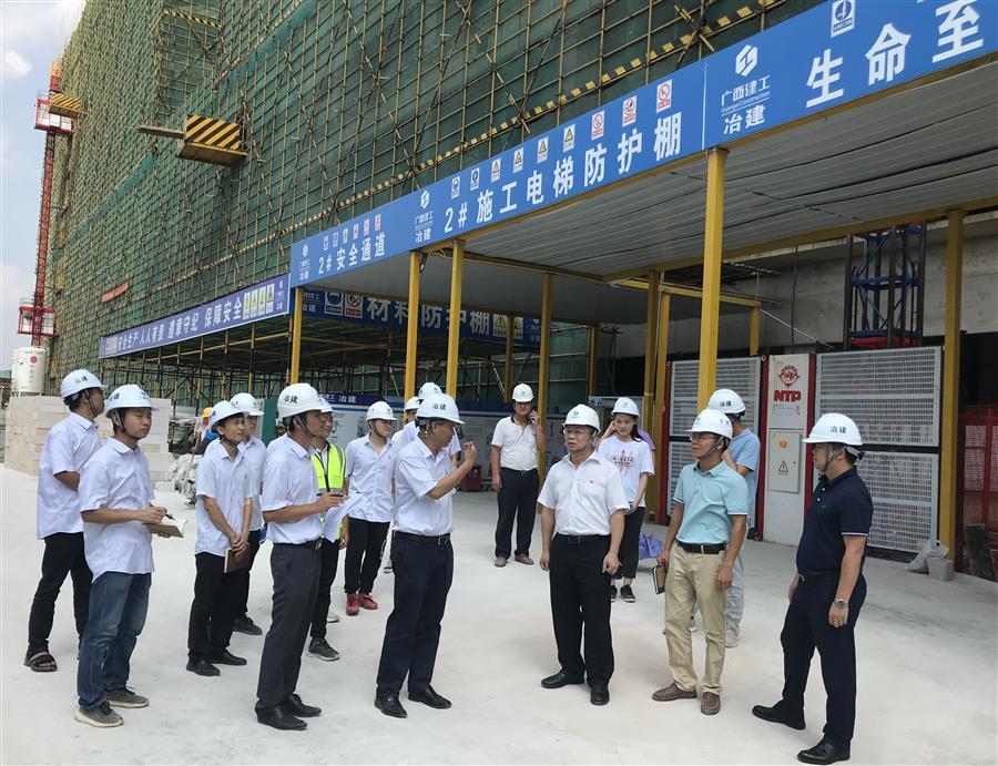 医生掀开奶罩边躁边狠狠躁视频