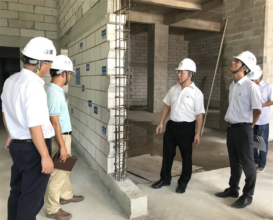 医生掀开奶罩边躁边狠狠躁视频